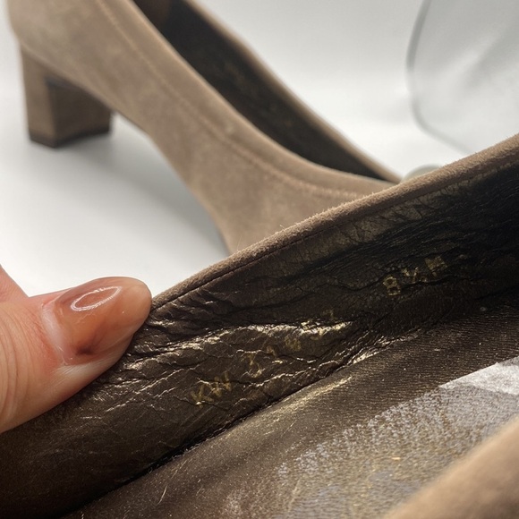 NEW STUART WEITZMAN TAUPE SUEDE PUMPS WOMEN’S SZ 8.5 - Picture 4 of 10